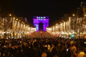 Feu d'artifice 31 décembre nouvel an Tour Eiffel Paris